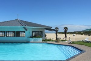 Pool & Beach