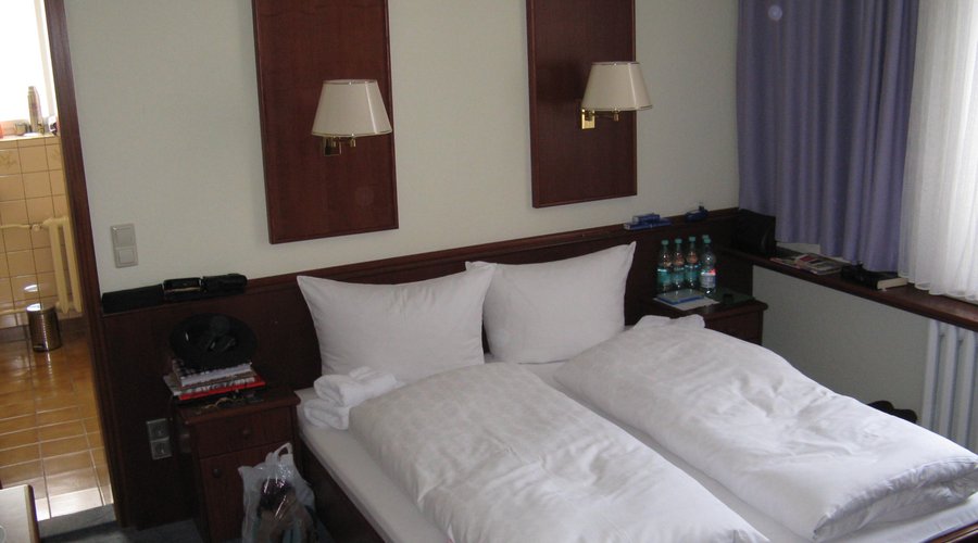 kleines 2-Bettzimmer mit Bad