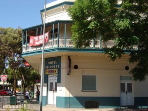The Hotel Flinders is situated conveniently in the main street of Port Augusta and is just a sho