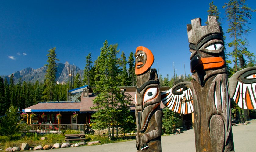The Heritage Day Lodge at Sunwapta Falls Resort