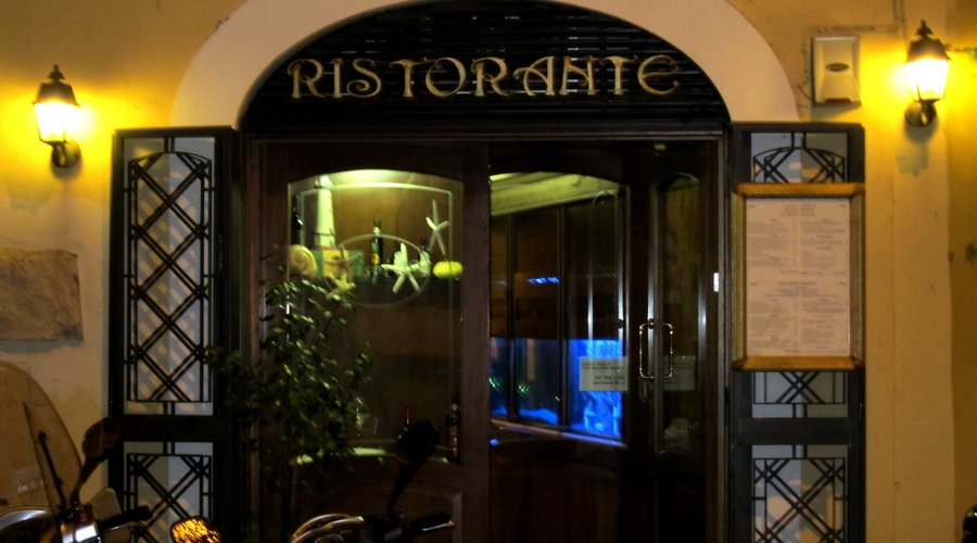 Crispi 19 entrance