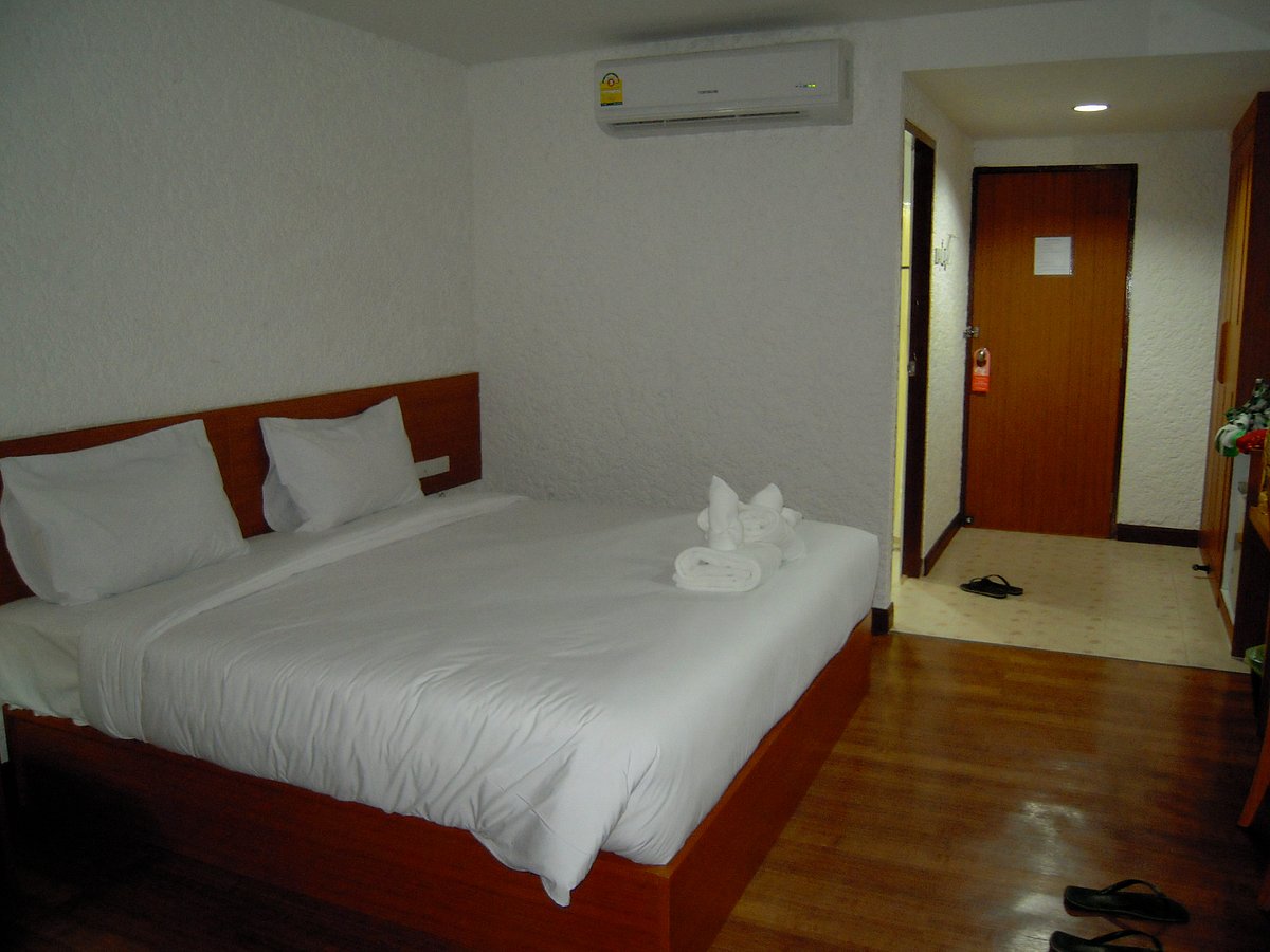 Neptuna hotel 3 patong. Магазин Neptuna Тайланд.