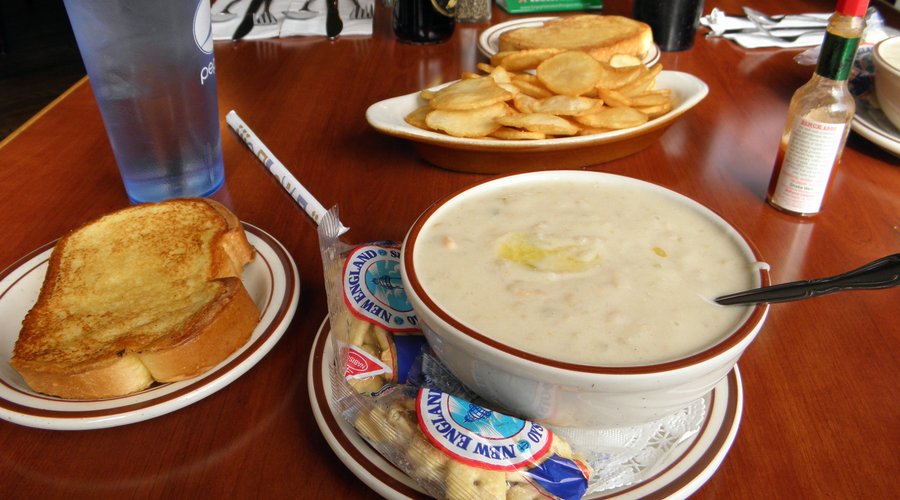 The Chowder w/ chips & garlic toast