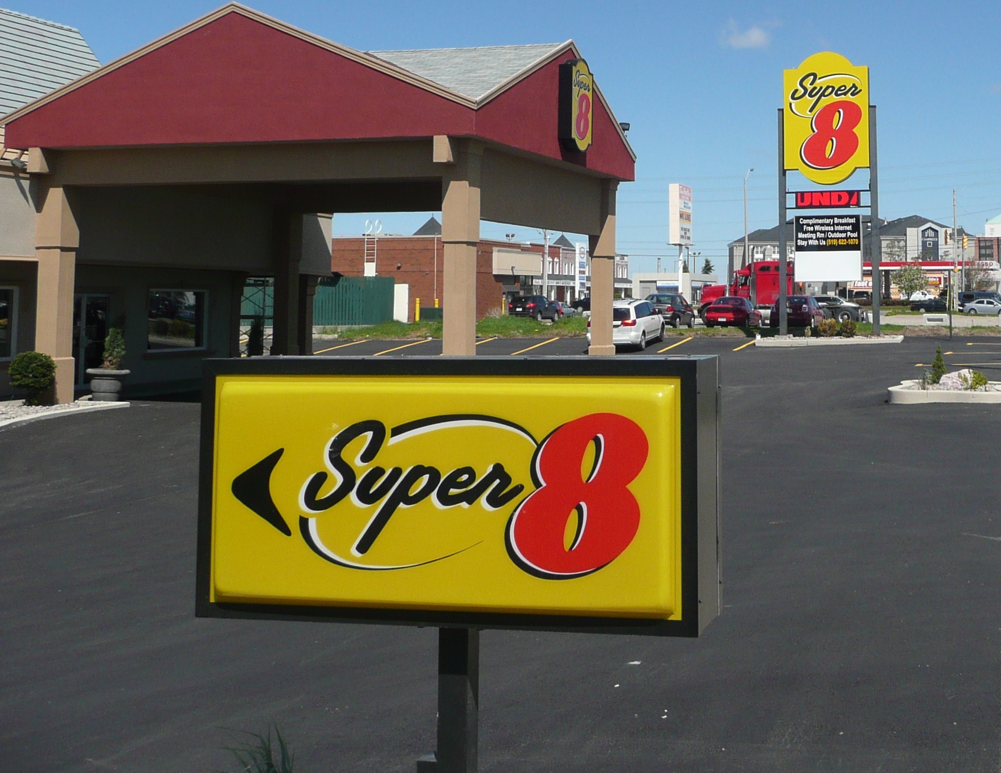 SUPER 8 BY WYNDHAM CAMBRIDGE KITCHENER WATERLOO AREA Updated 2024   Super 8 Motel 