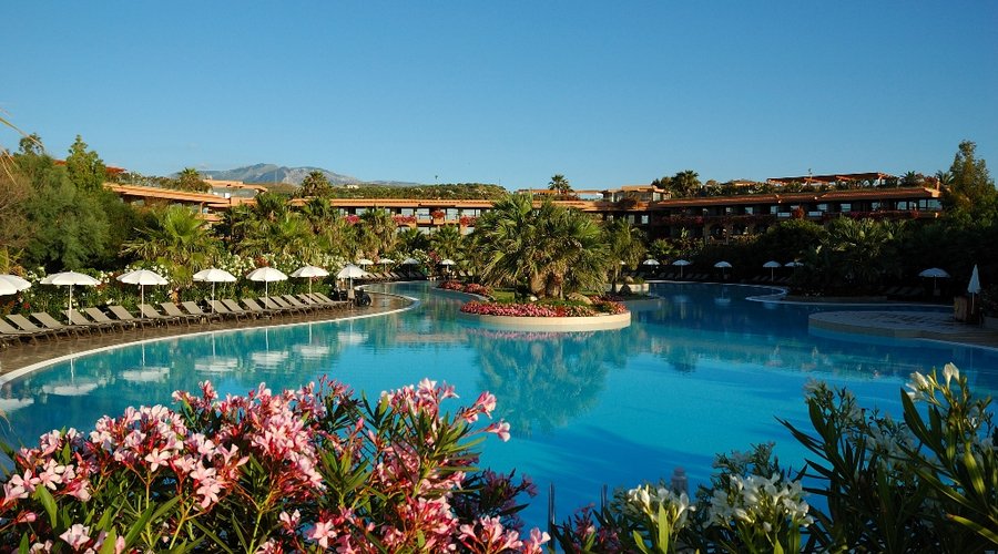 piscina con prospetto