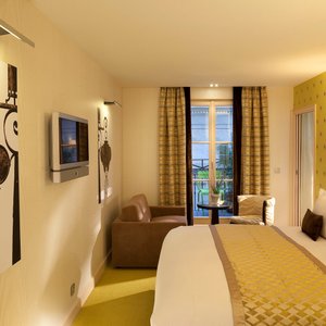 Hotel le Petit Paris in Paris, image may contain: Lighting, Cafe, Restaurant, Dining Room