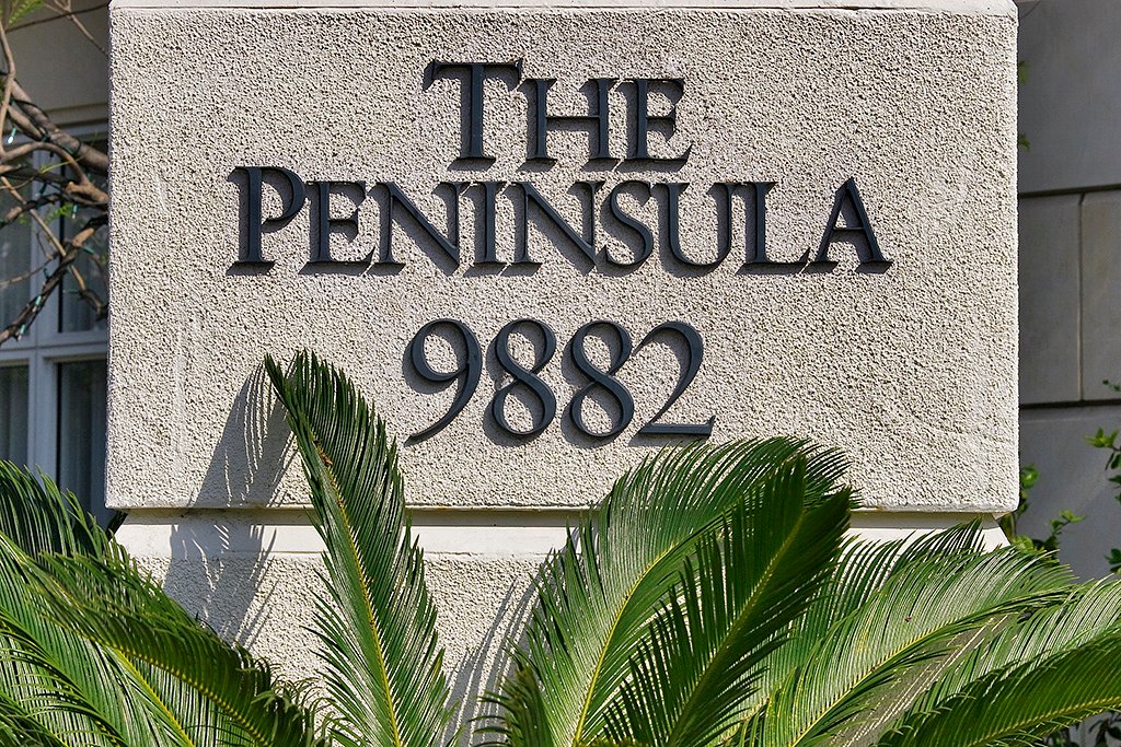 Beverly hills текст. Peninsula Hotels logo.