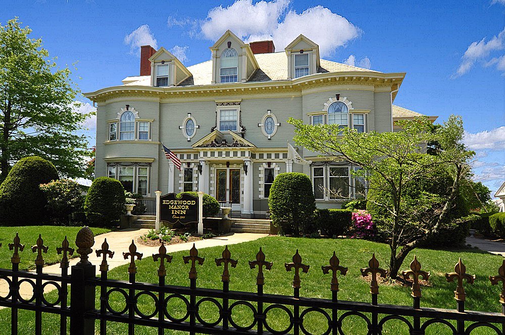 EDGEWOOD MANOR - Updated 2024 Prices & B&B Reviews (Cranston, RI)