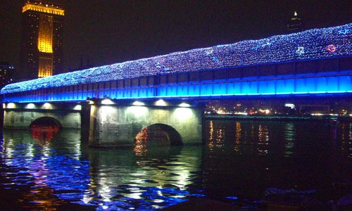 イルミネーションの高雄橋