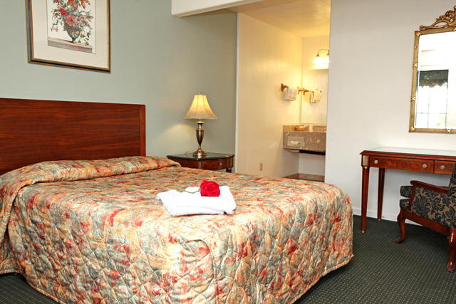 MONTEREY OCEANSIDE INN Updated 2024 Prices Reviews And Photos   Standard Queen 