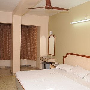 Naveen Hotel