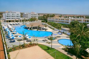 Pool & Beach