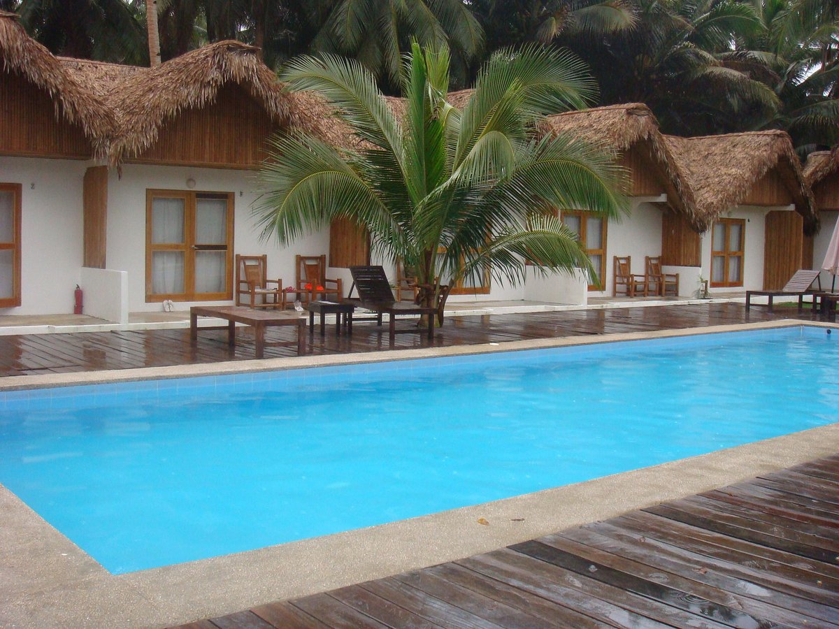 Elysia Beach Resort, hotel in Luzon
