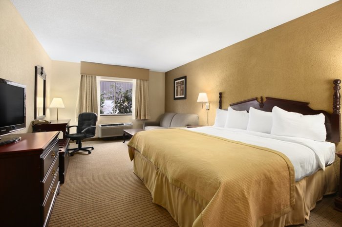 RAMADA PLAZA LOUISVILLE HOTEL & CONFERENCE CENTER - Hotel Reviews