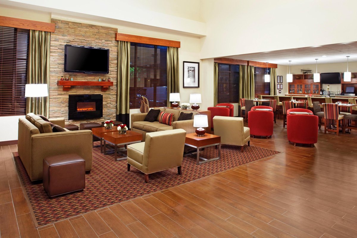 Four Points by Sheraton Houston Hobby Airport – Bar oder Lounge: Fotos ...