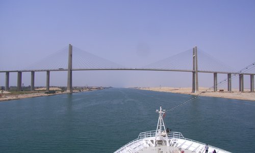 Die Mubarak Friedensbrücke - demnächst wird sie wohl umbenannt ...