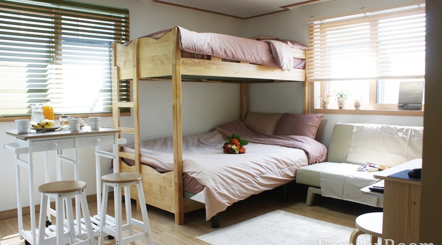 En suite family room with kitchen(maximum 4person)