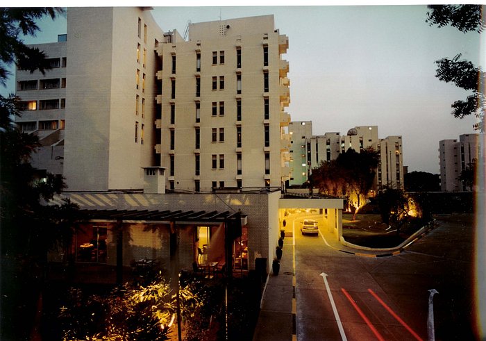 DLF Promenade & DLF Emporio - Review of DLF Emporio, New Delhi, India -  Tripadvisor