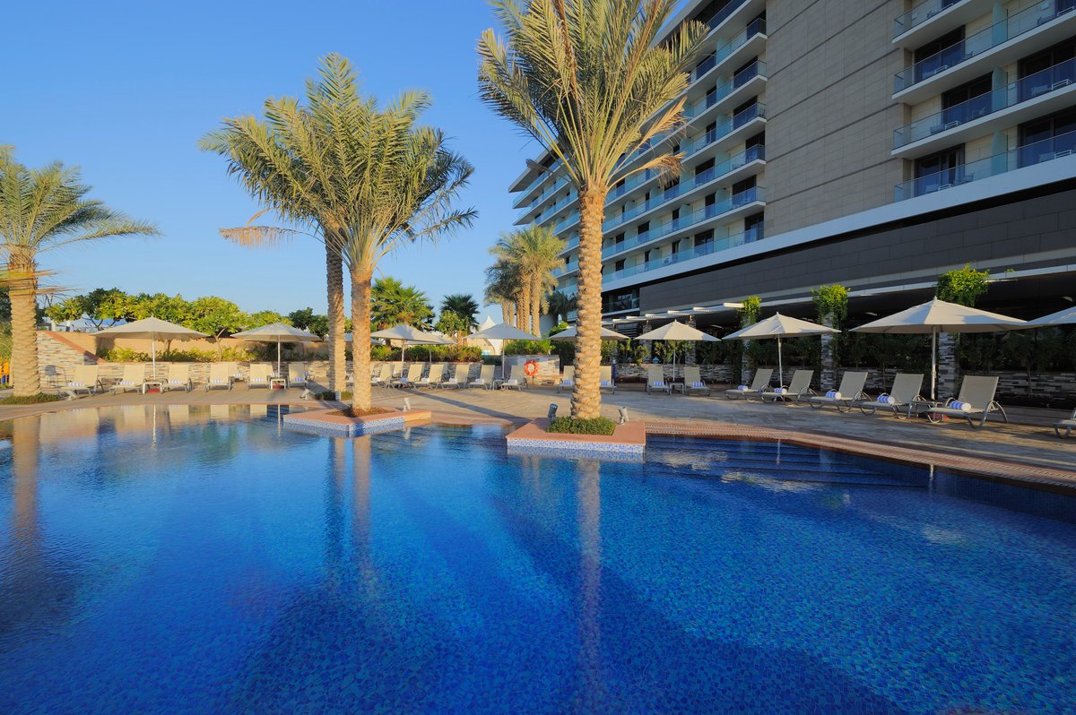 Park Inn by Radisson Abu Dhabi, Yas Island Pool: Pictures & Reviews ...