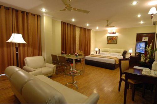 hotel clark international new delhi