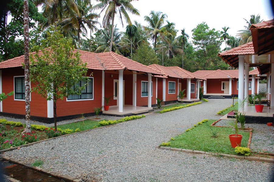 KANDAMKULATHY AYURSOUKHYAM AYURVEDIC VILLAGE - Prices & Specialty ...