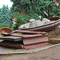 Poltava Galushka Monument: giant, rough but popular