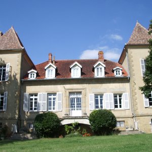 chateau d'arlens main facade