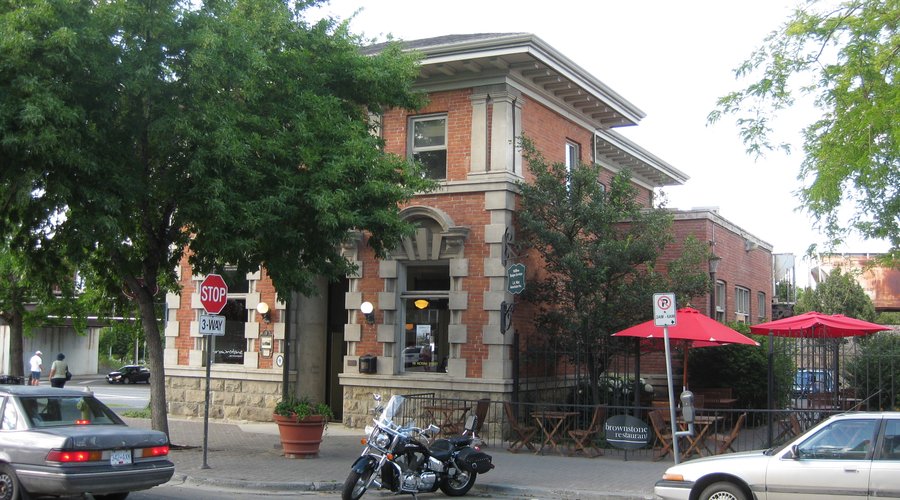 Restaurant showing the patio