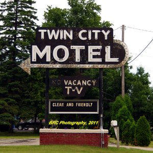 Vintage Neon Sign out in front of the Twin City Motel