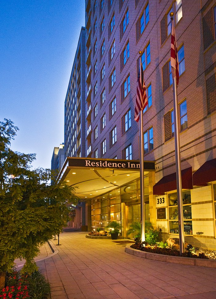 Souvenir and Gift SHop - Picture of Residence Inn Washington National Mall,  Washington DC - Tripadvisor