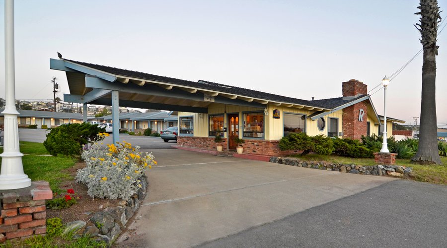 Welcome to the Twins Bay Inn, Where Home Comfort Is Inn.