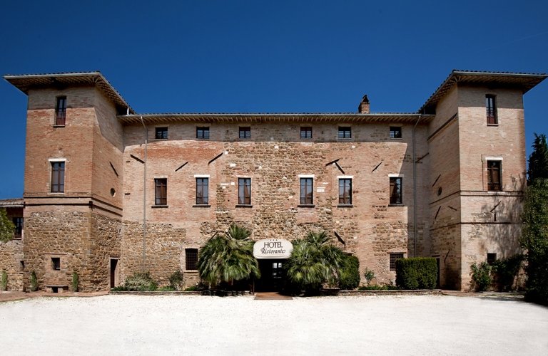 Fronte Hotel con parcheggio