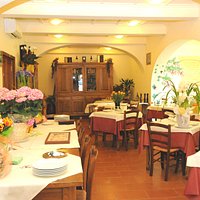 L'interno dell'osteria