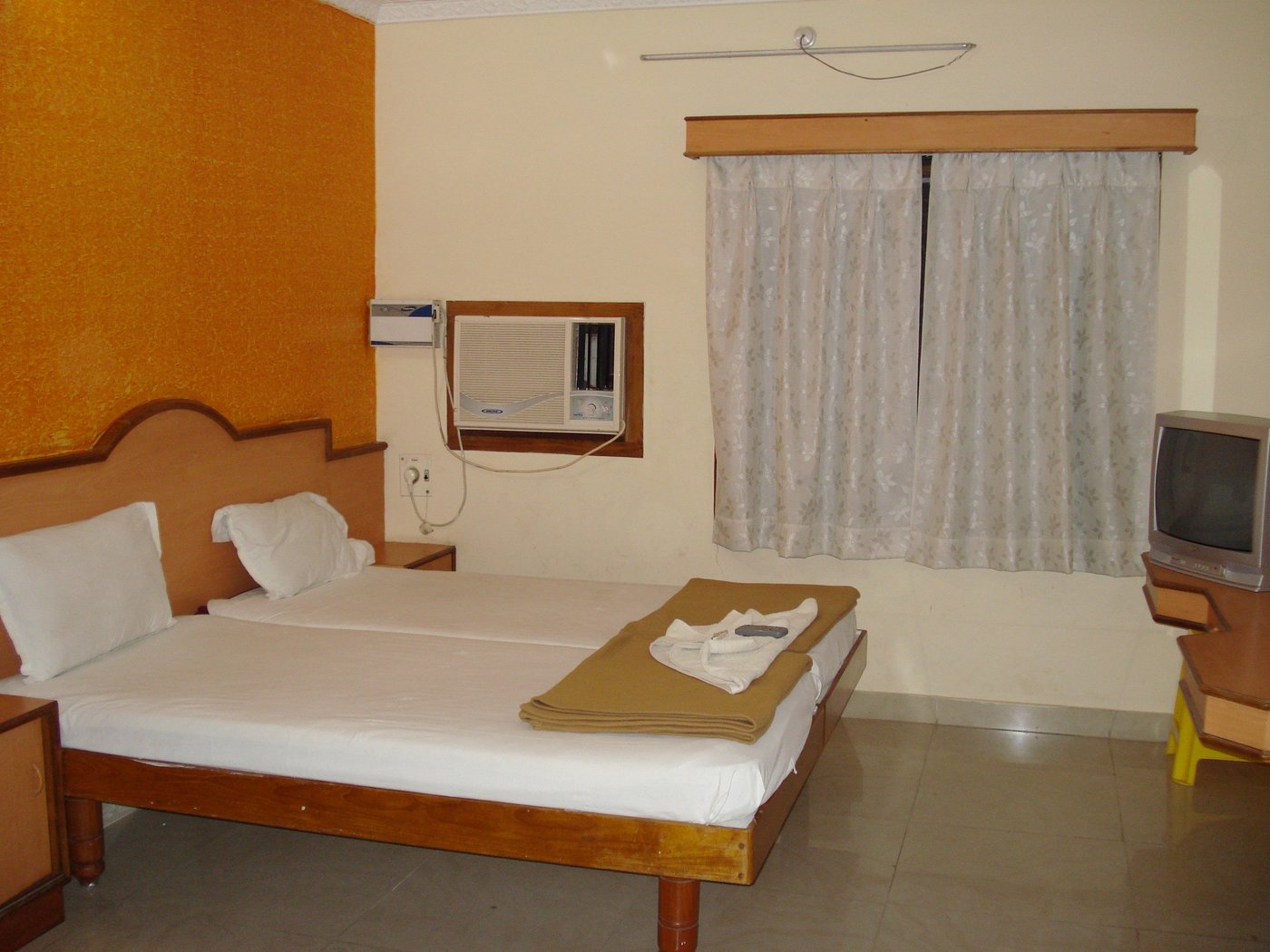 HOTEL SUNIL KRISHNA (Tirupati, Indien) - Kro - anmeldelser ...