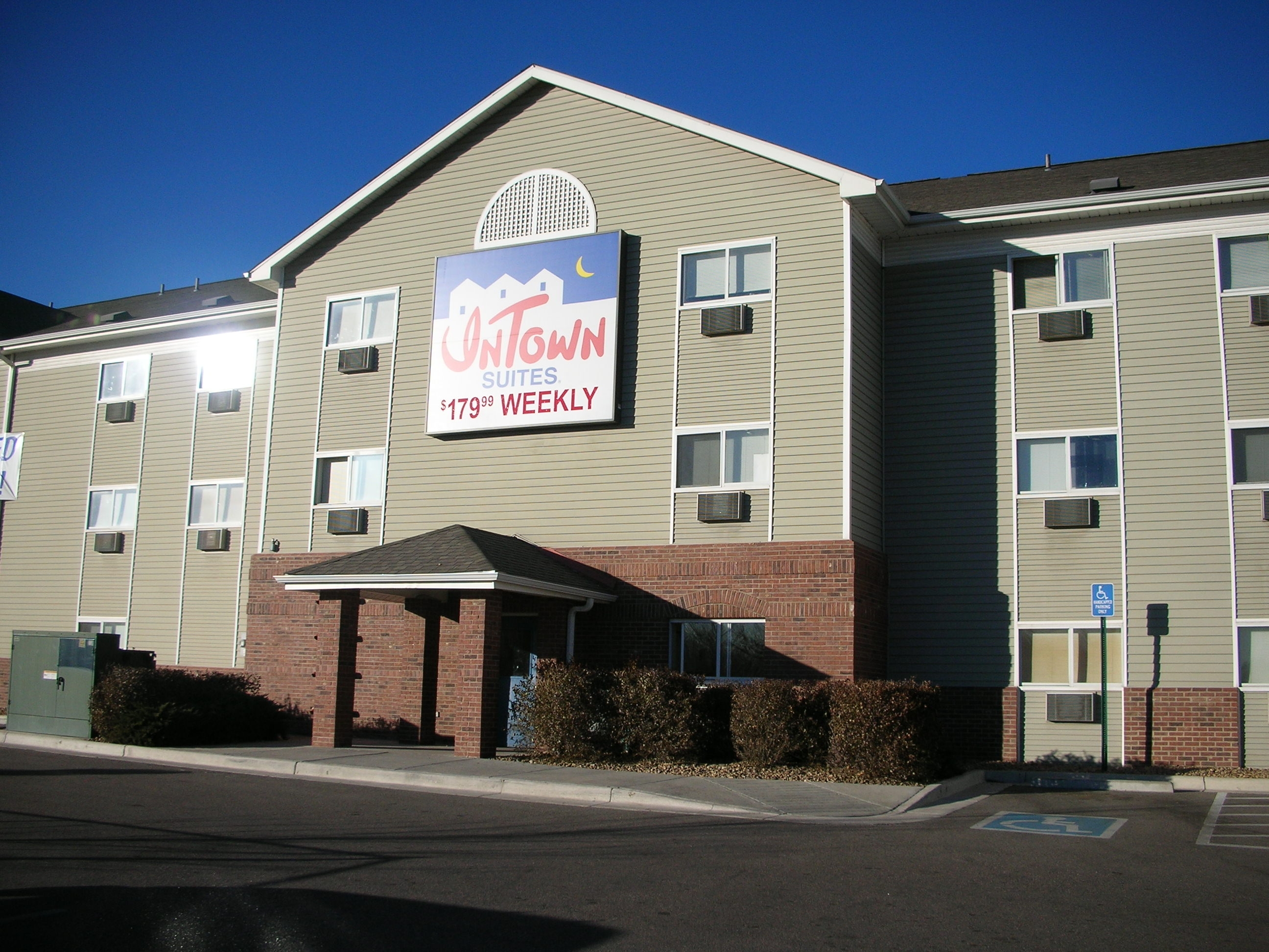 INTOWN SUITES EXTENDED STAY CHICAGO IL ELK GROVE VILLAGE Tarifs 2024   Intown Suites Exterior 