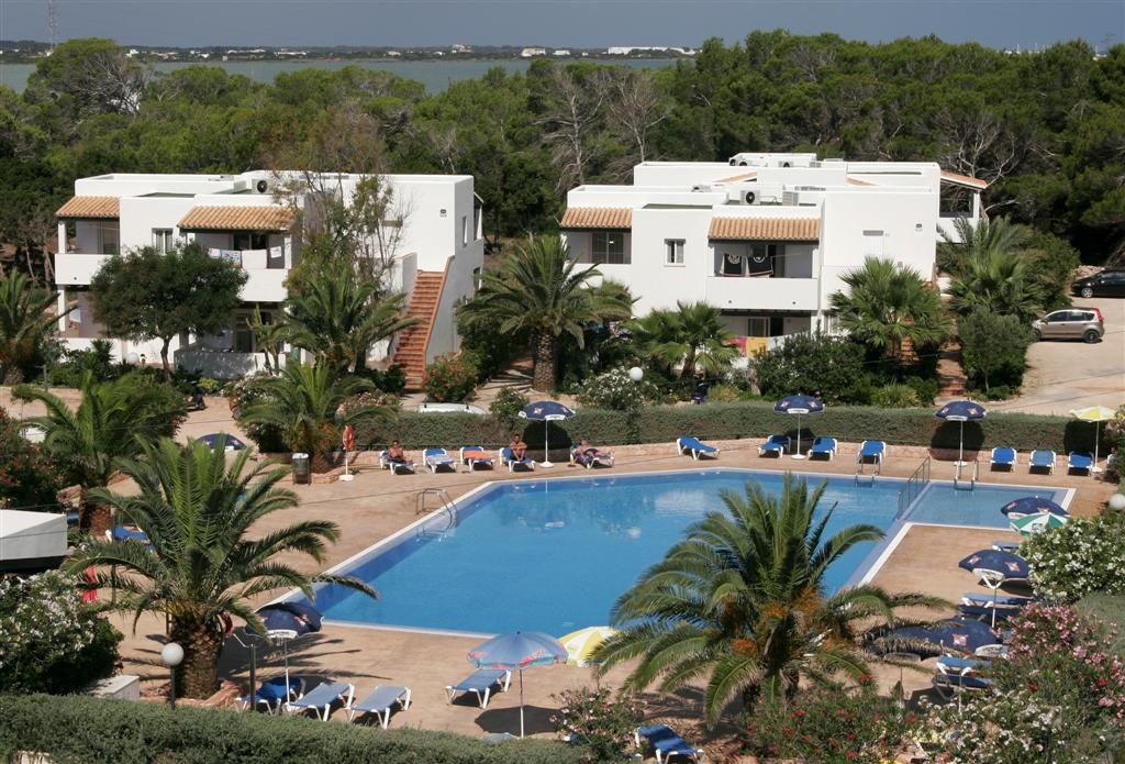 HOTEL APARTAMENTOS CARMEN - Condominium Reviews (Formentera/Es Pujols)