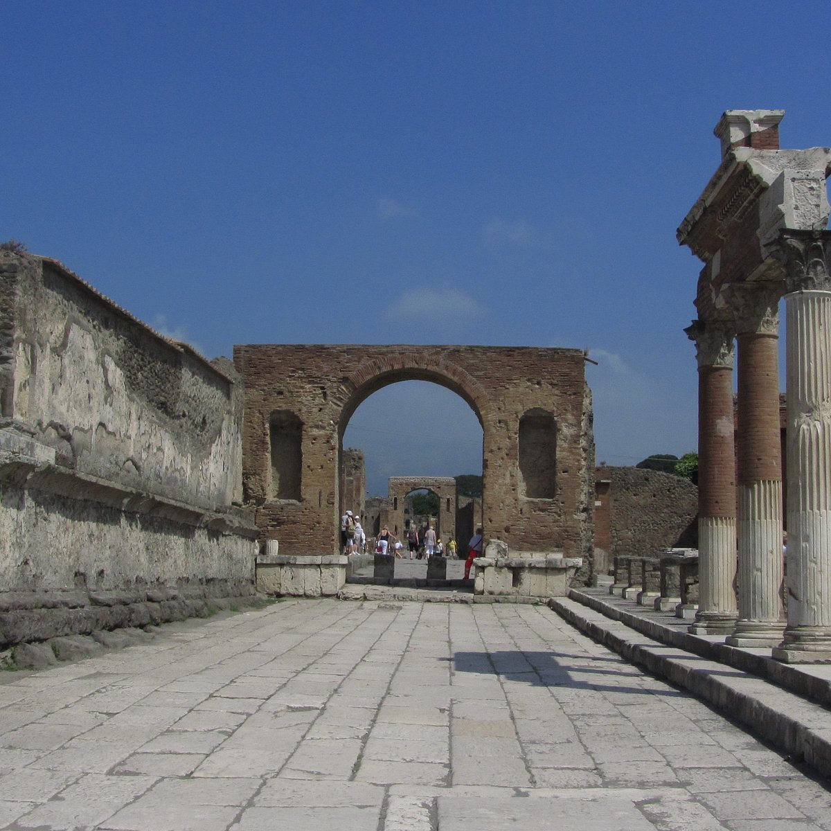 tours of pompeii with lello & co