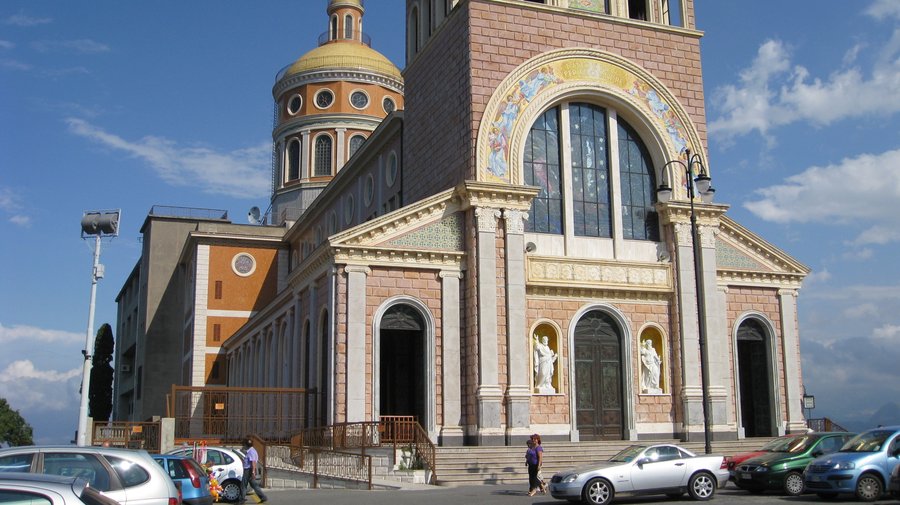 Il santuario all'esterno