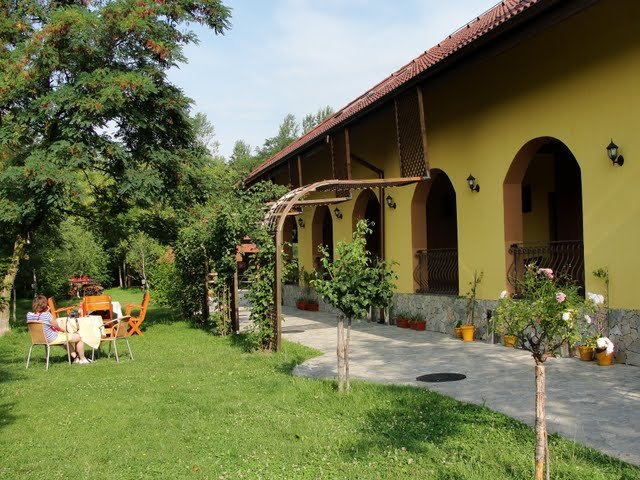 CASA BELLA - Guest house Reviews (Runcu, Romania)