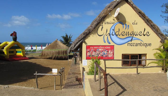 entrance with restaurant on sea side