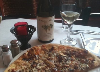 super yummy peach & apricot coypus pizza and some wine for a great midday meal!!!!