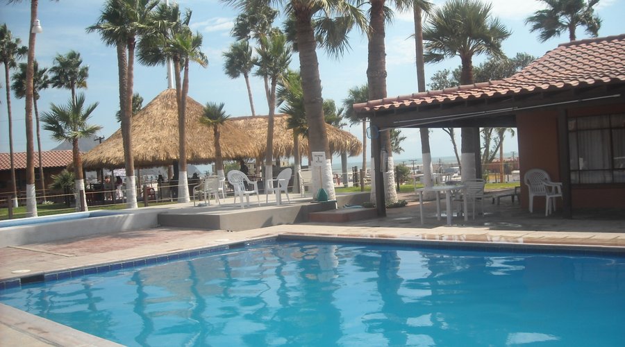 la alberca y palapa