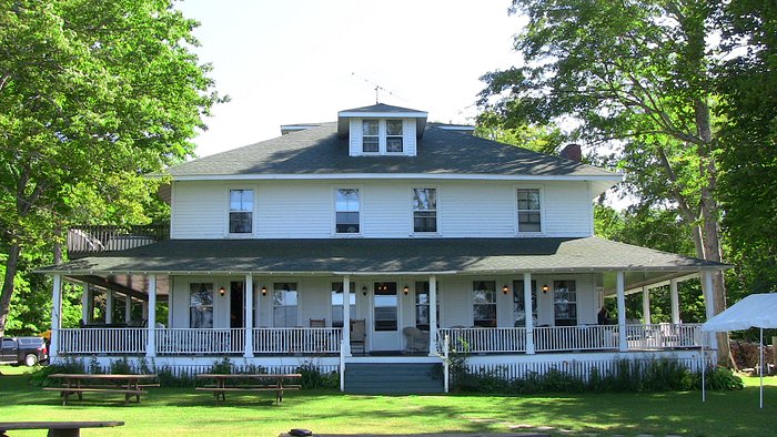 Book a Room — Chamberlin's Ole Forest Inn