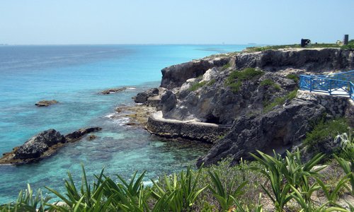 trail along the side of the cliff