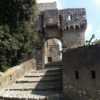 Ingresso principale con ponte levatoio