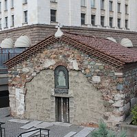 Sv. Petka - die "vergrabene Kirche"