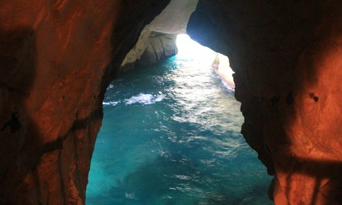 Turquesa del mar, Grutas