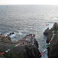 Cliff divers