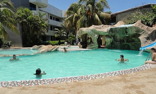otra piscina del hotel