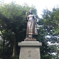 ナイチンゲールの像です